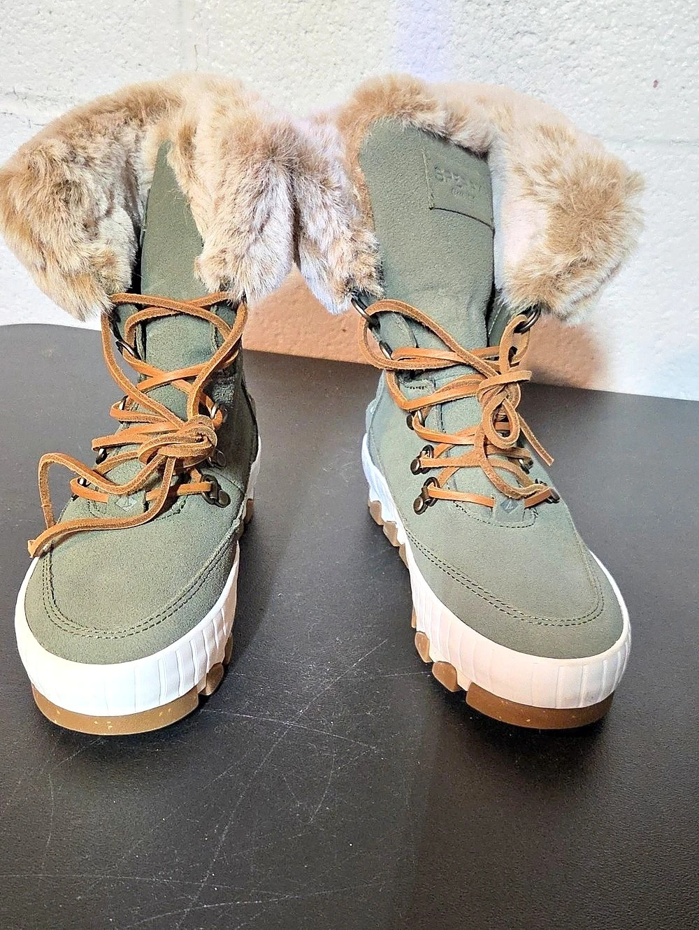 Sperryl Faux Fur Winter Boots in Green US 7 Like New